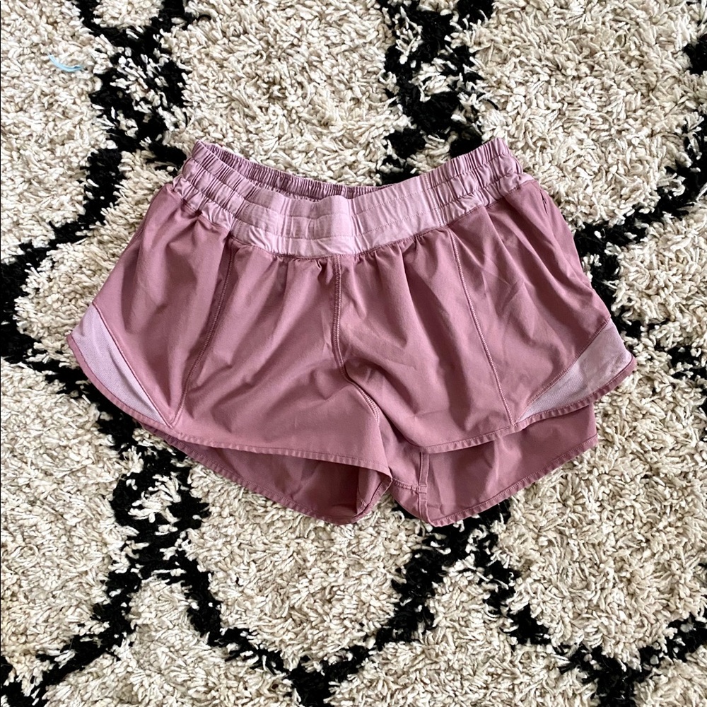 Lululemon Dusty Rose Hotty Hot 2.5” Shorts Size 10